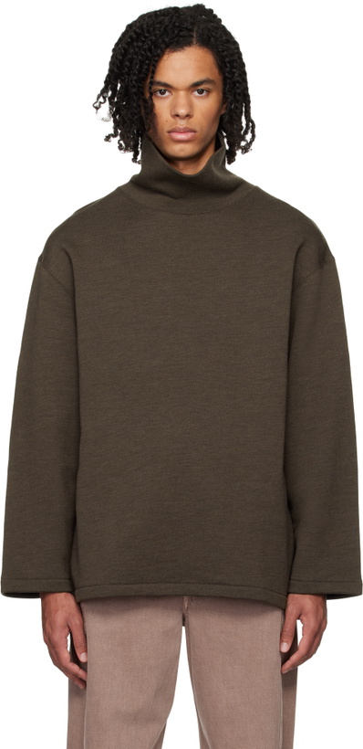 Photo: LEMAIRE Brown Mock Neck Sweatshirt