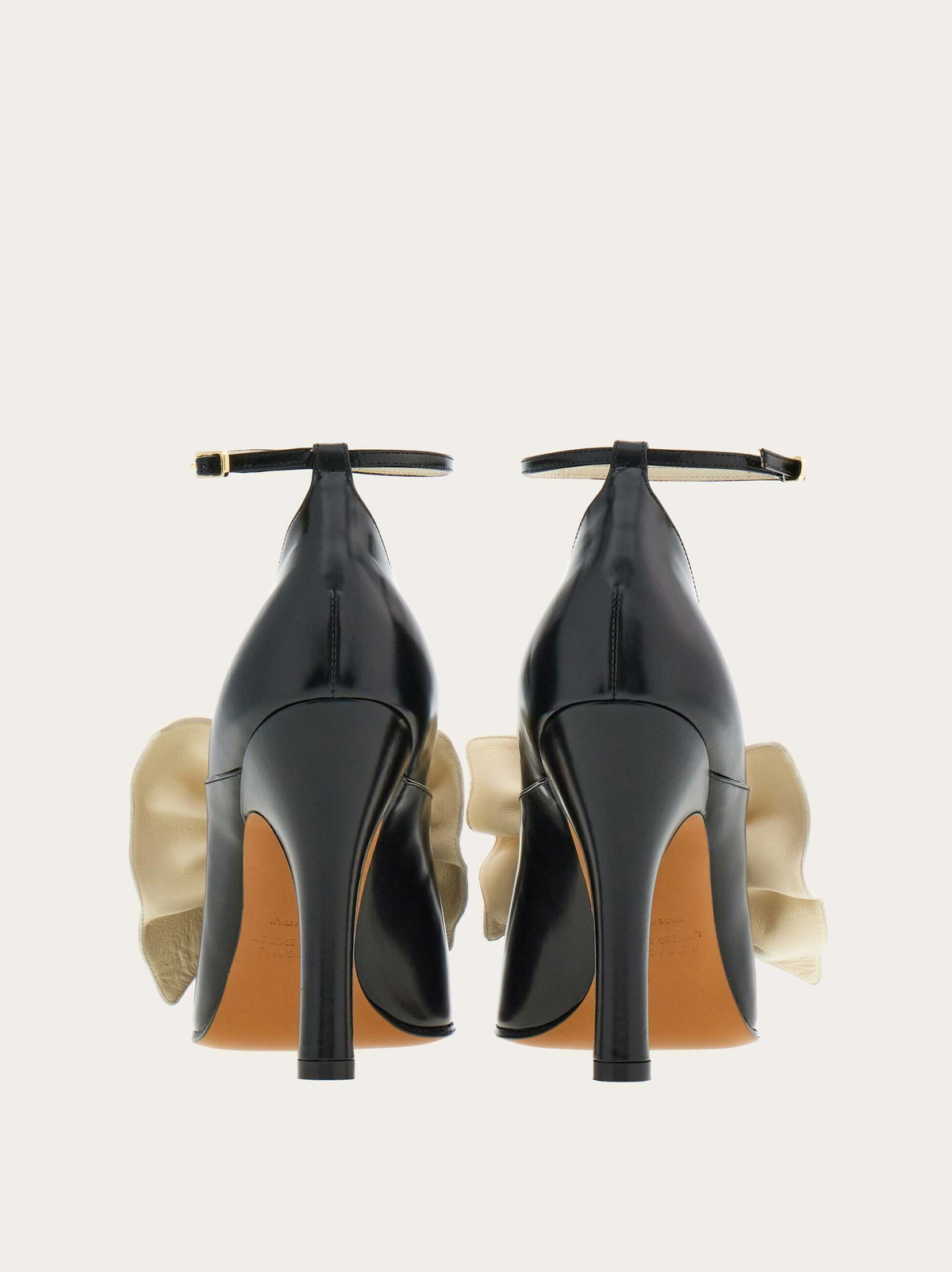 Ferragamo Womens Bella (1928) in Black