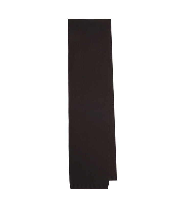Photo: Lisa Yang Frederica cashmere scarf