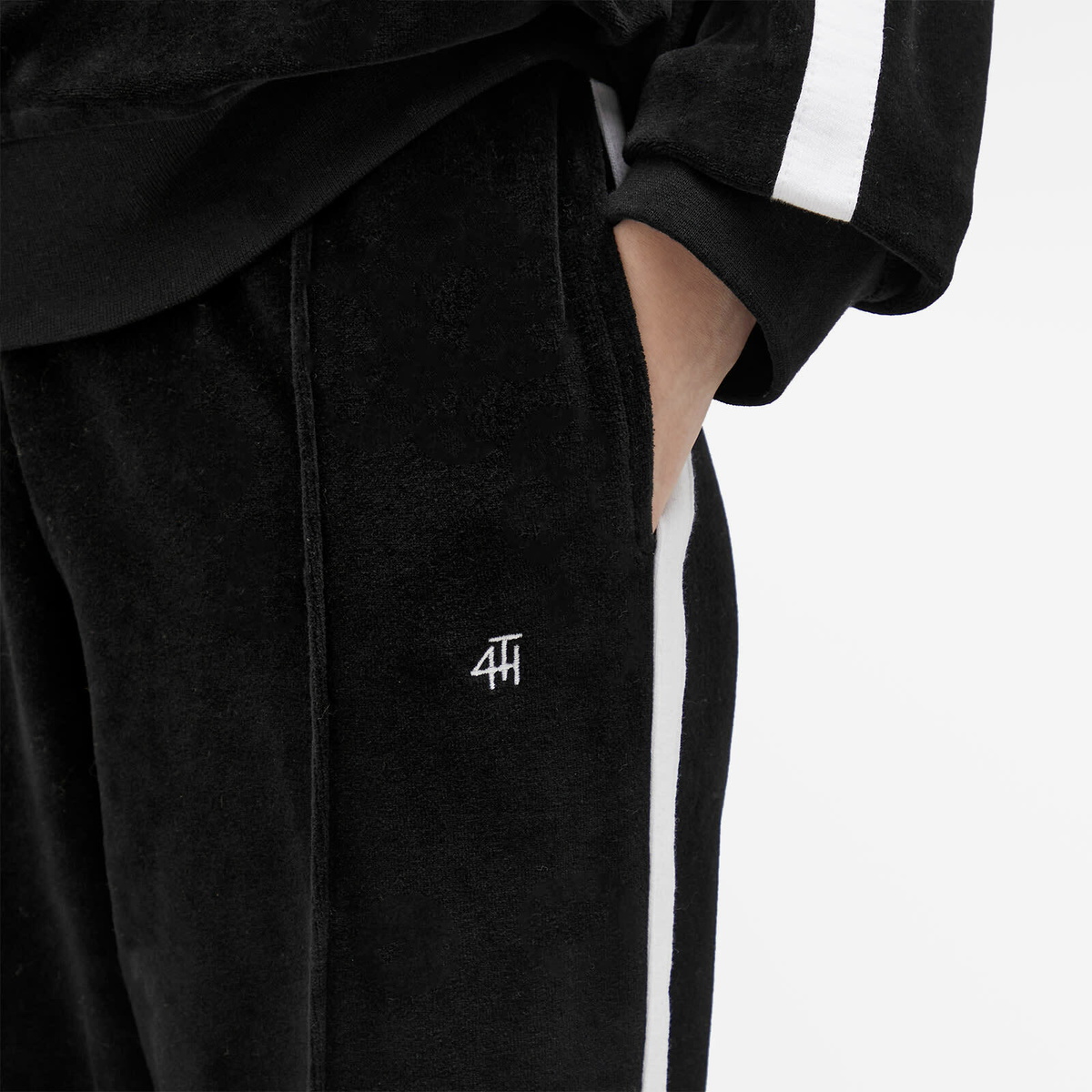 4th & Reckless Women's Cadie Velour Sweatpants in Black