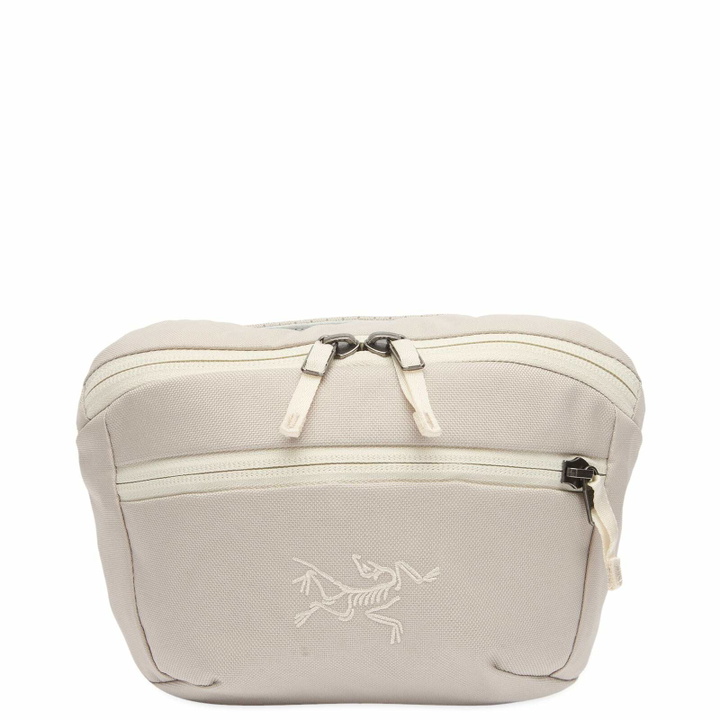 Photo: Arc'teryx Mantis 1 Waist Pack in Rune/Sea Salt 