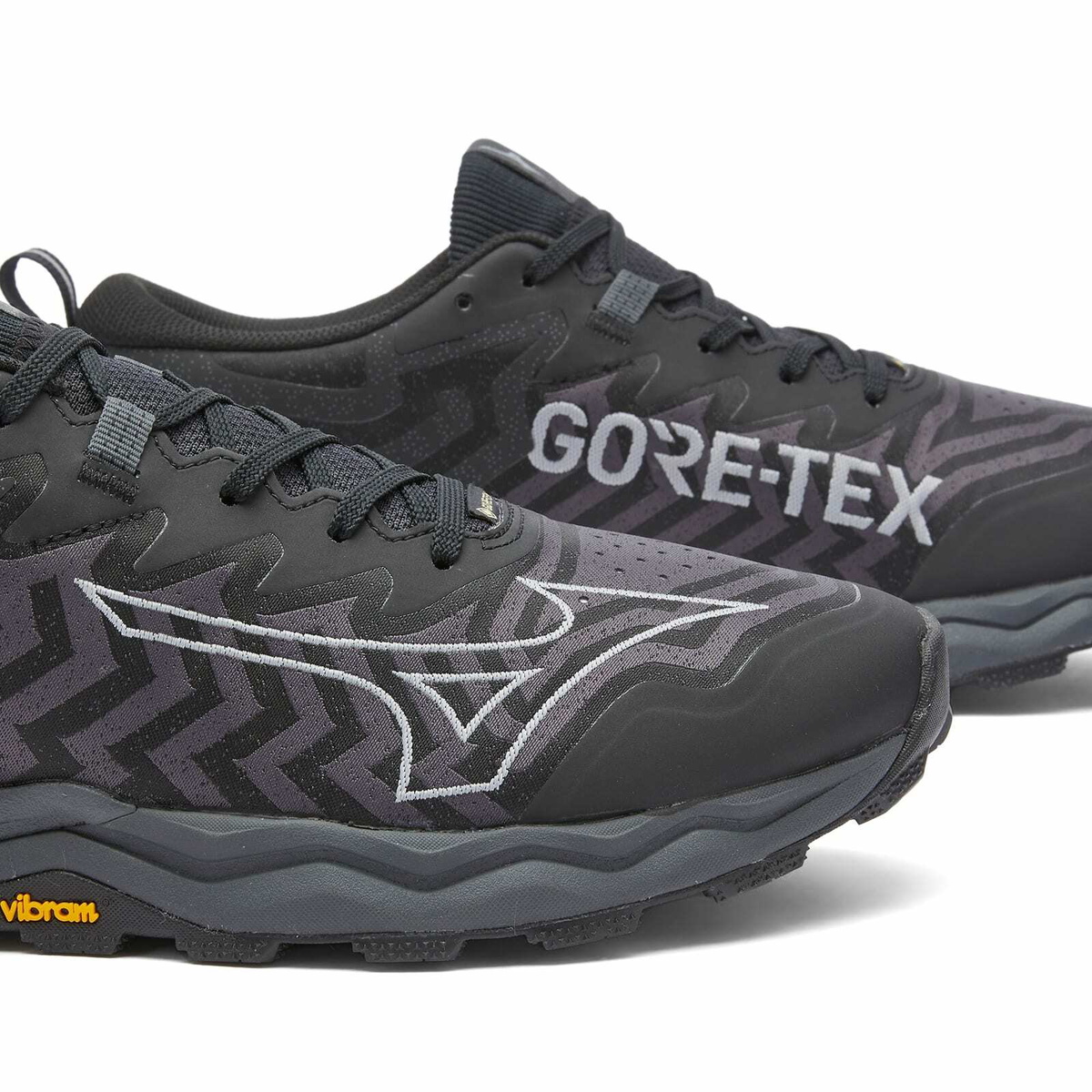 Mizuno Men's WAVE DAICHI 8 GTX Sneakers in Ebony/Ultimate Grey