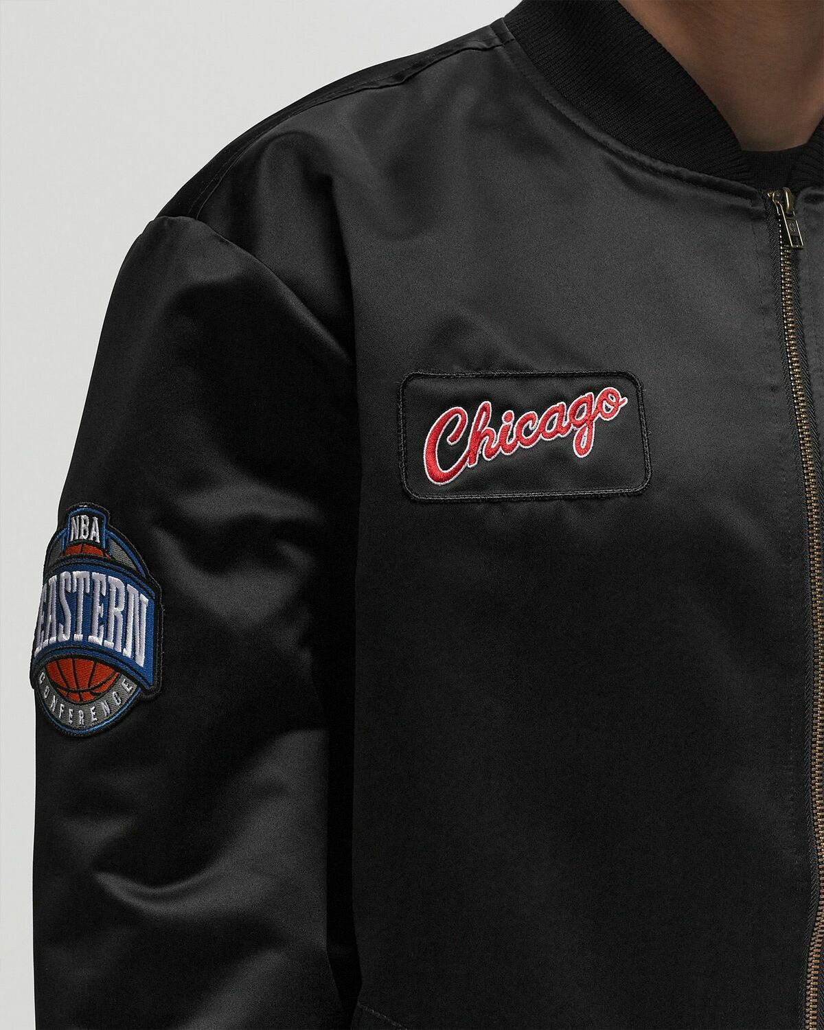 Mitchell & Ness NBA TEAM LEADER SATIN BOMBER VINTAGE LOGO CHICAGO BULLS Black Mens Bomber Jacket