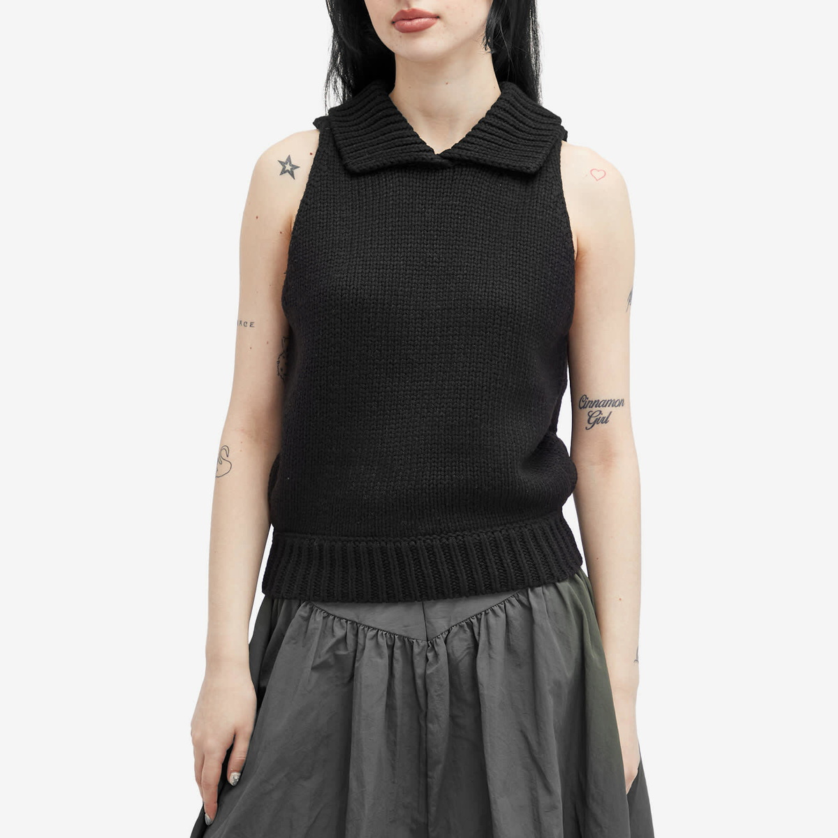 Peachy Den Women's Annie Knit Vest in Onyx