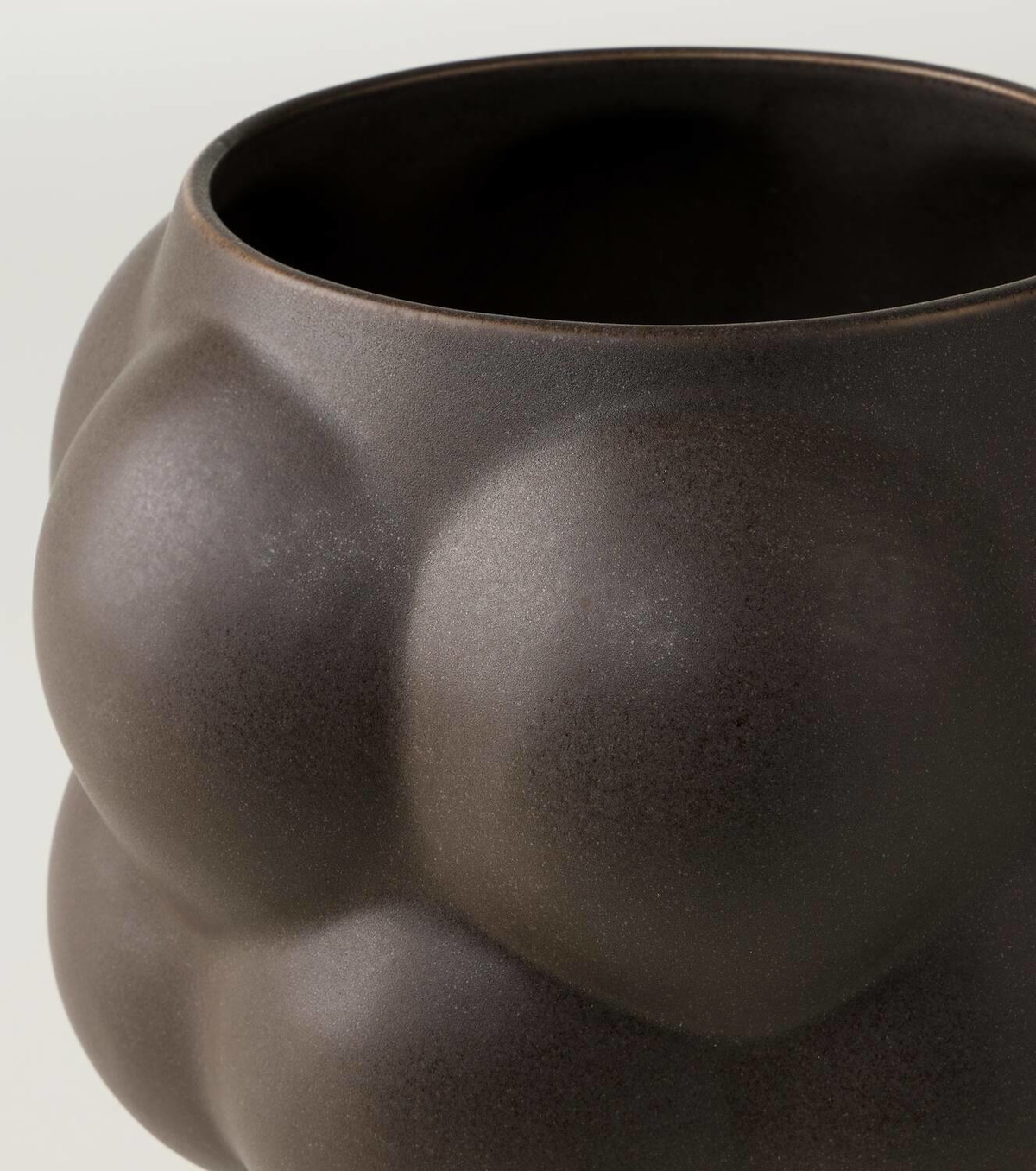 Louise Roe Balloon 09 ceramic plant pot