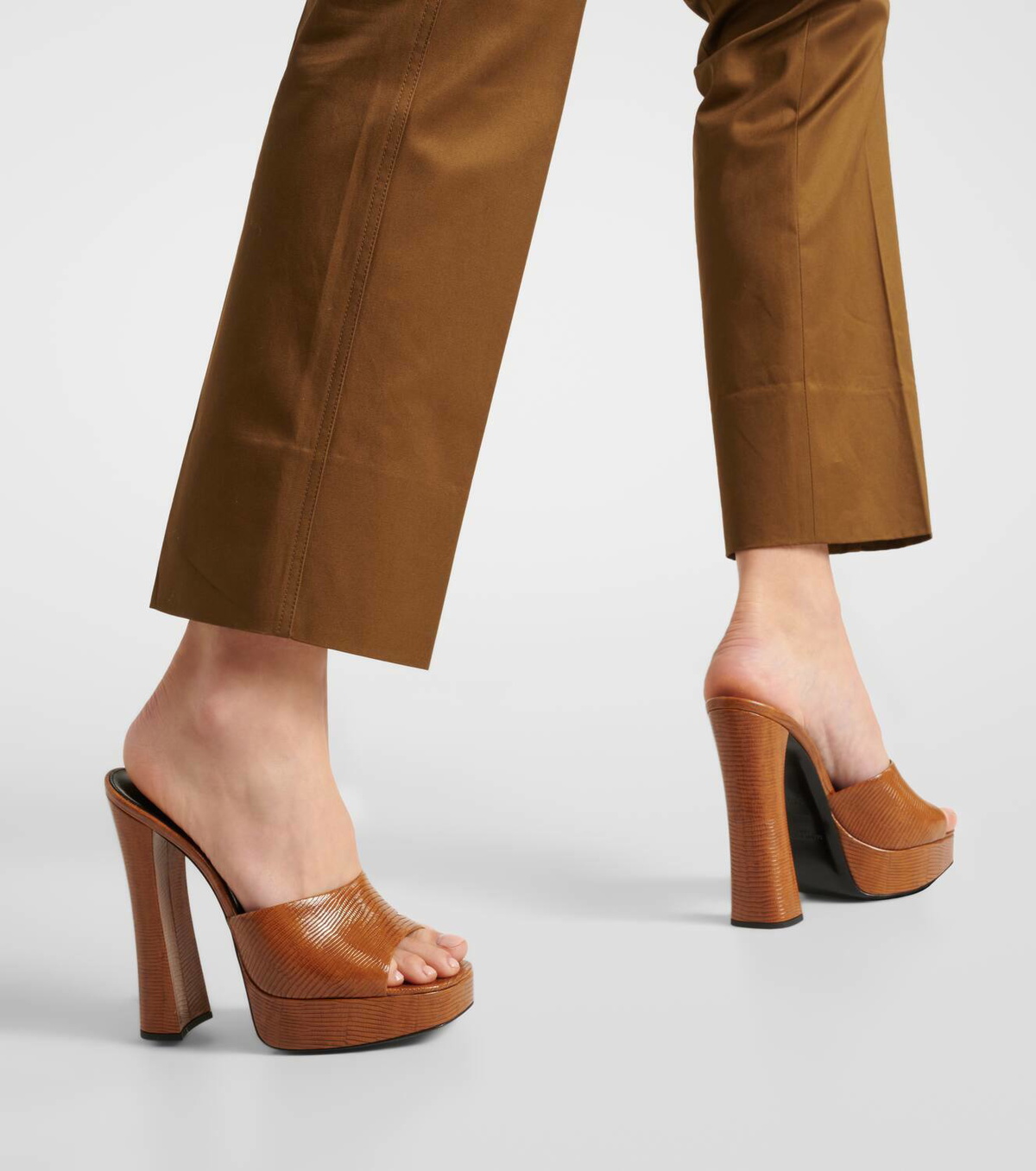 【新品】bukht x mythography leather mule 新品】bukht x mythography leather mule（Blunt leather mules