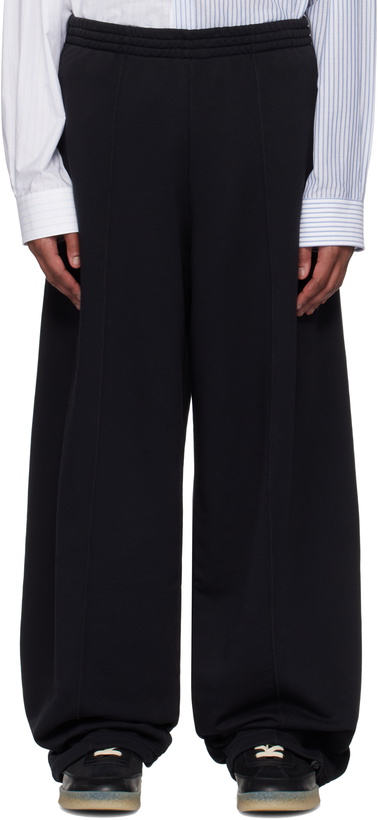 Photo: MM6 Maison Margiela Black Pinched Seam Sweatpants