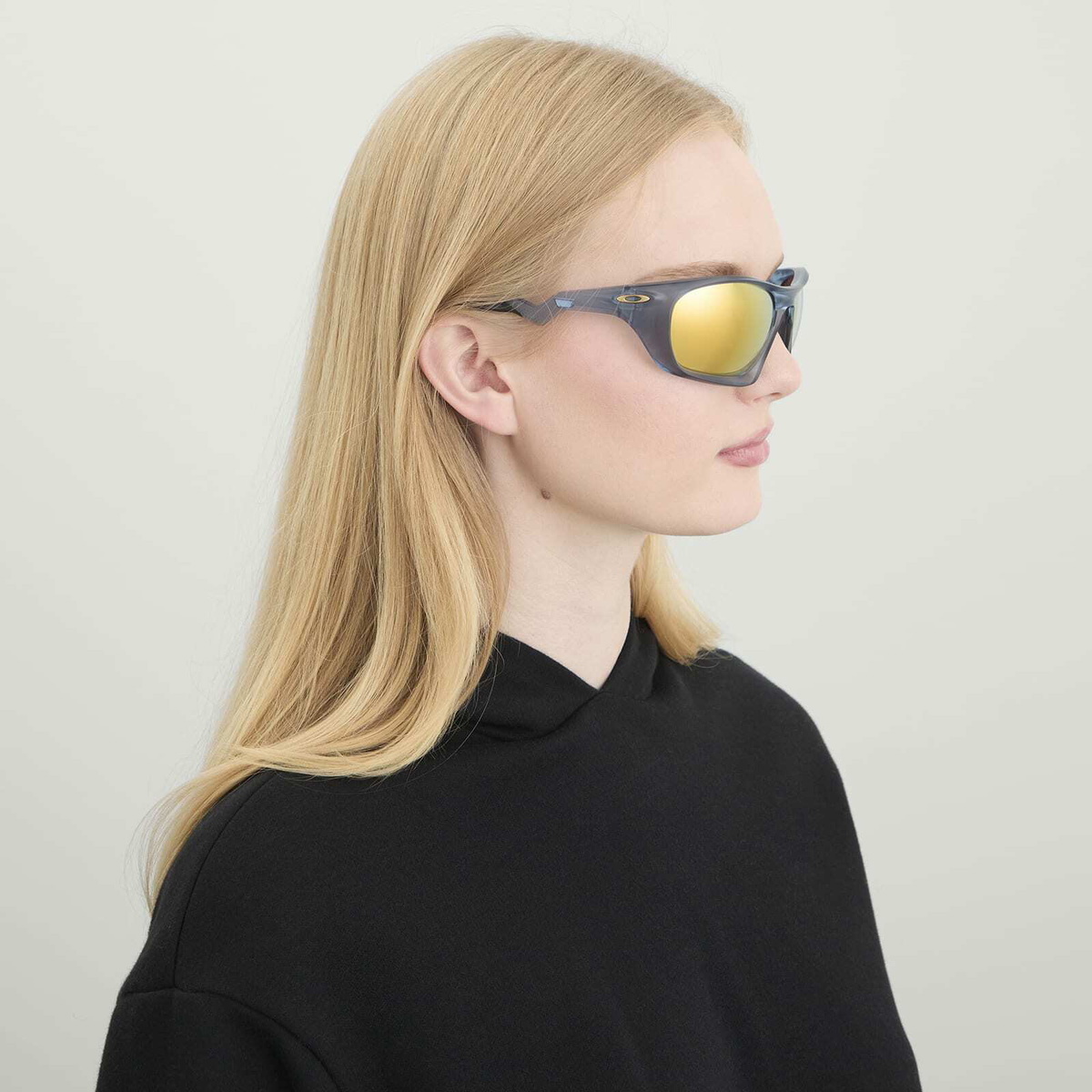 Oakley Lateralis Sunglasses in Mt Trans Abyss/Prizm 24K Polar 
