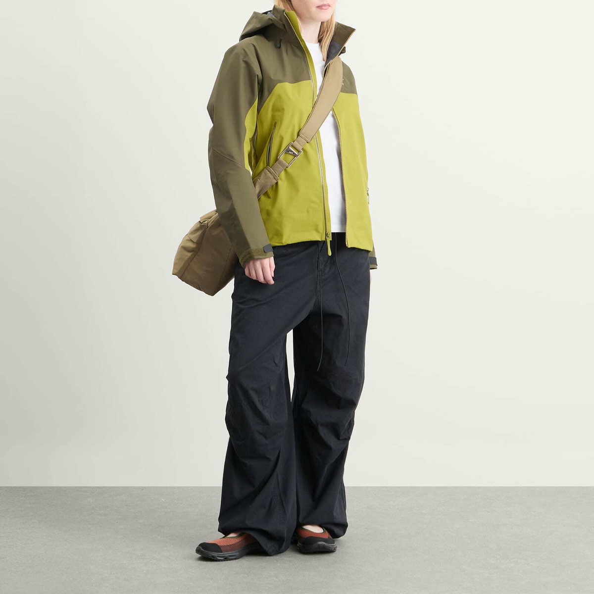 Arc'teryx Women's Beta AR Jacket in Tatsu/Olive Moss Arc'teryx