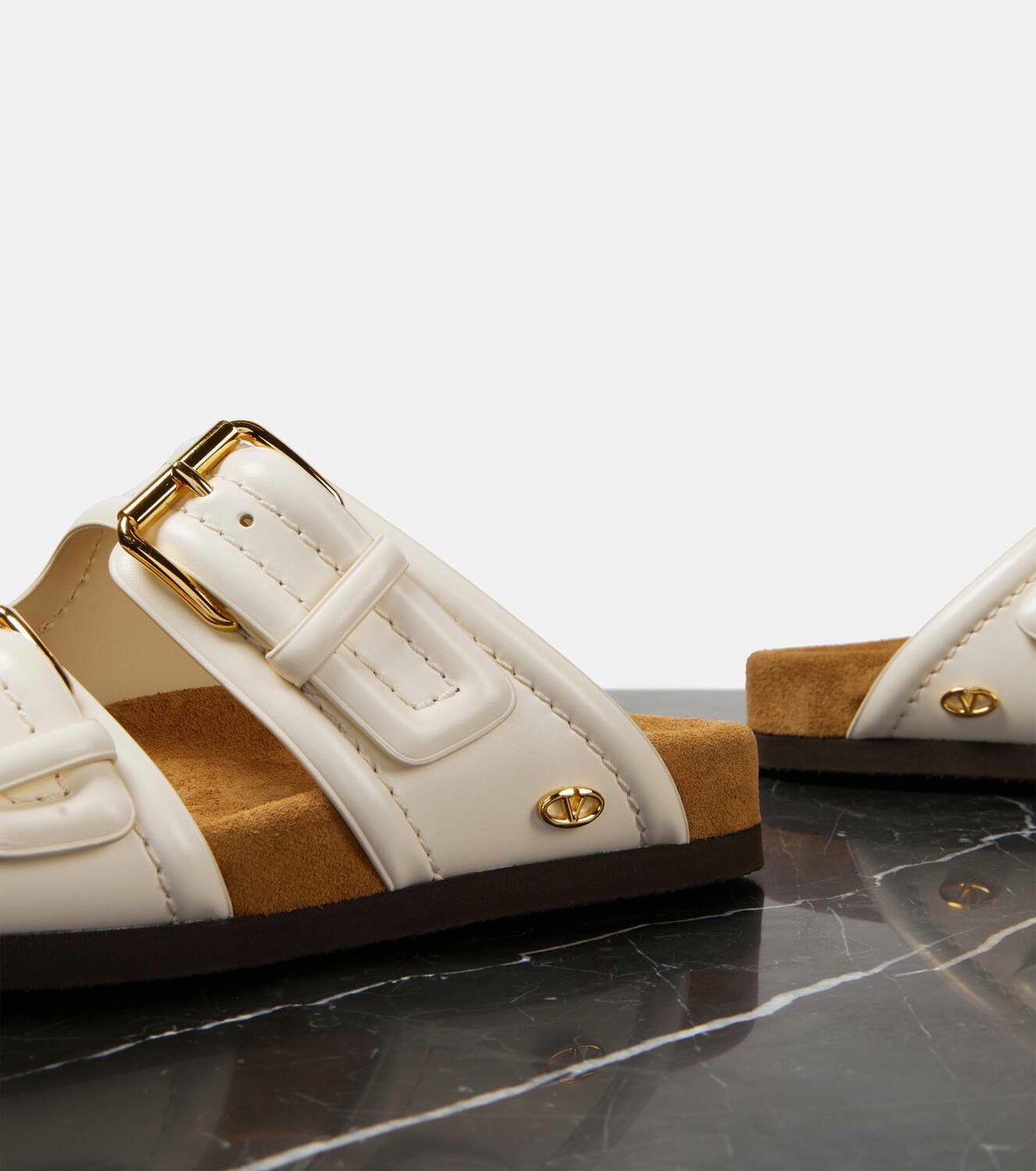 サンダル・ミュール VALENTINO 'Fussfriend' Slide with Buckles in Leather Woman Valentino Garavani Fussfriend metallic leather sandals