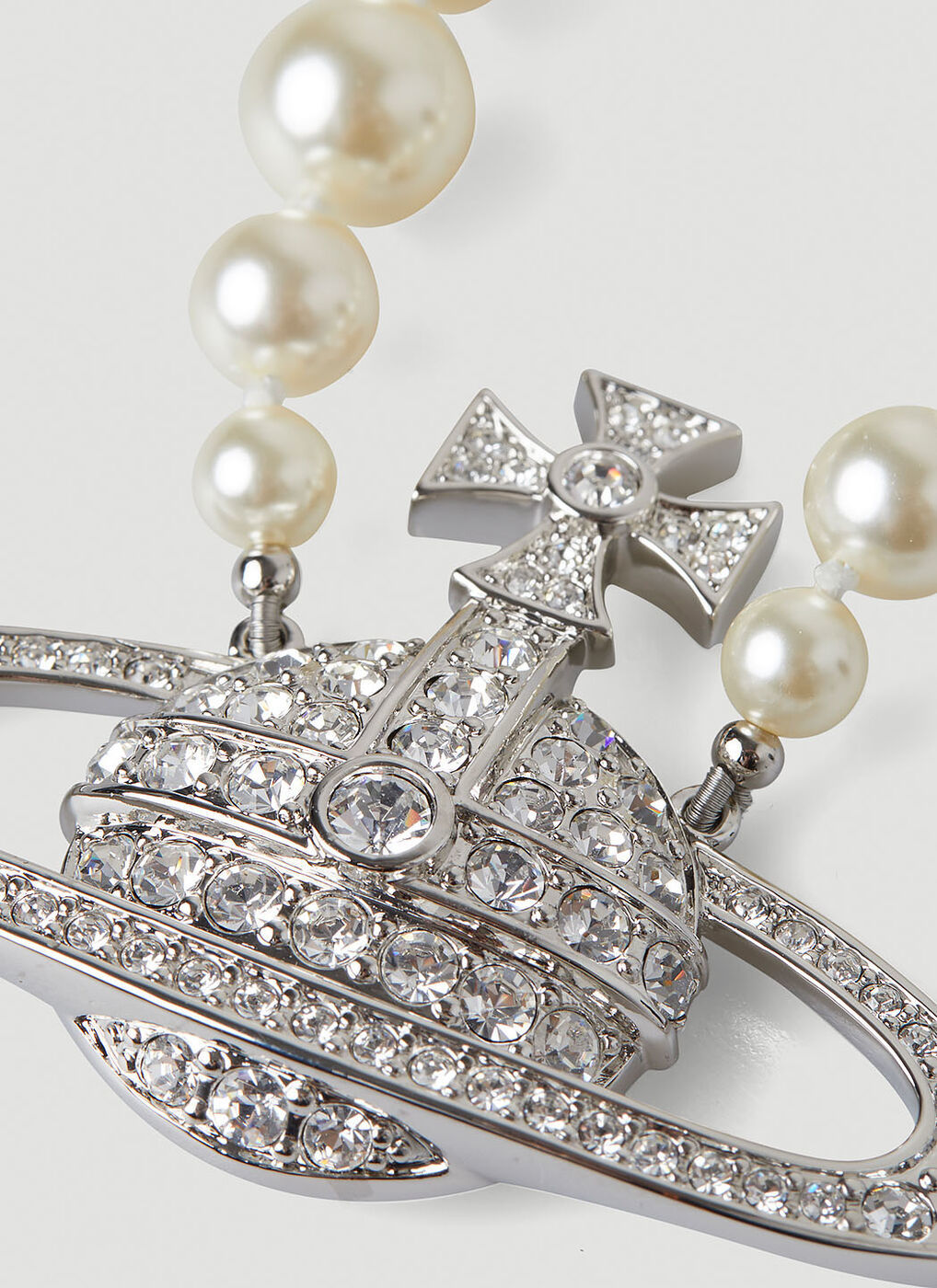Bas Relief Pearl Necklace in Silver Vivienne Westwood