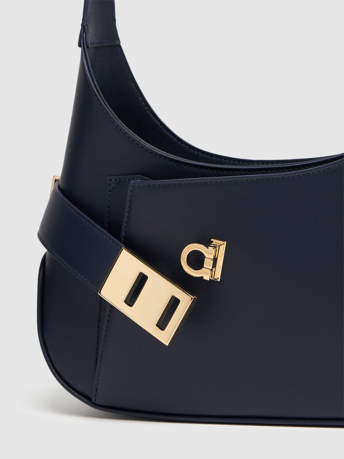 Ferragamo正規品/関税送料込み Small shoulder bag Ferragamo Small Geometric Leather Shoulder Bag | White