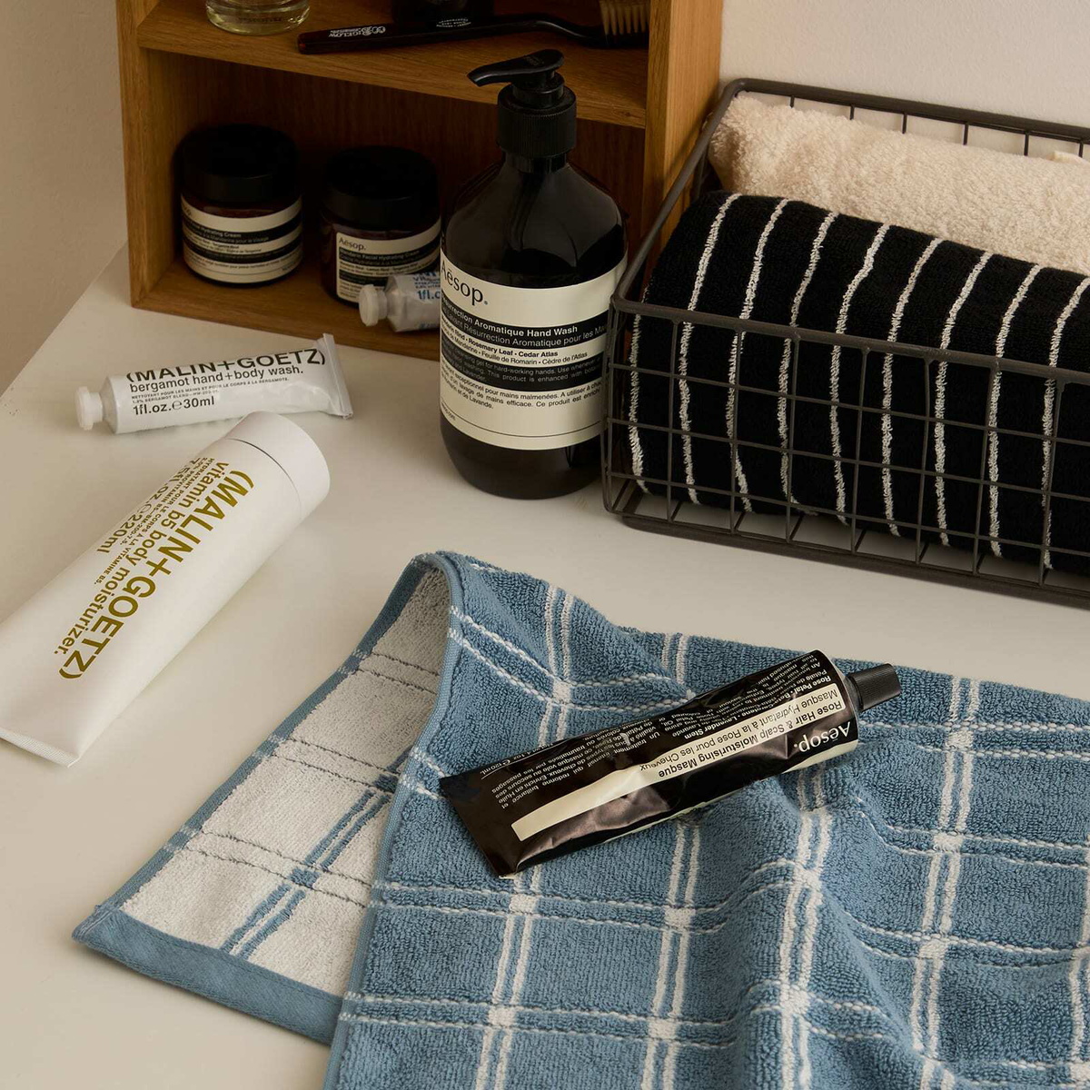 Baina Ness Hand Towel in Celeste/Chalk 