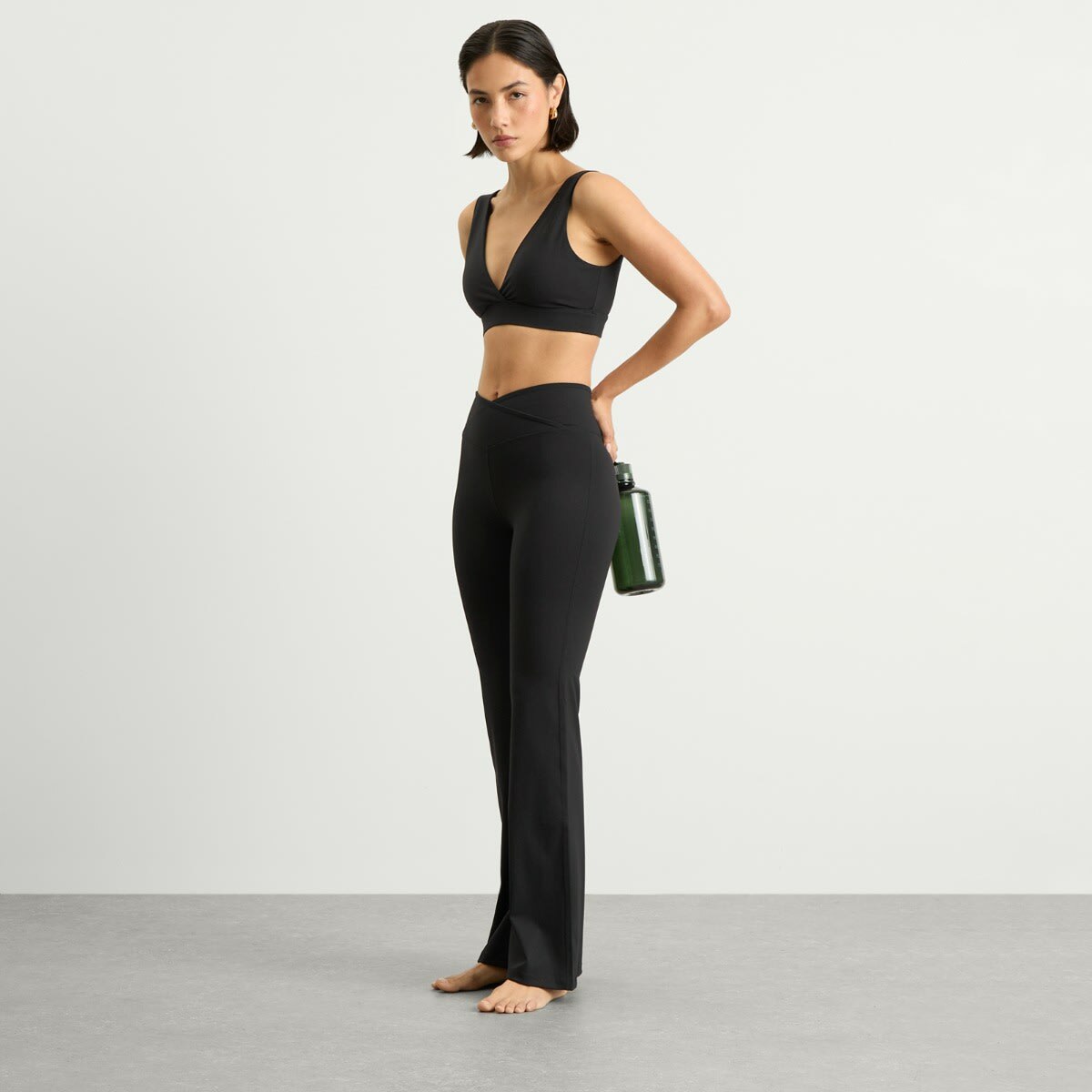 TALA Women's Dayflex V Neck Sports Bra in Shadow Black