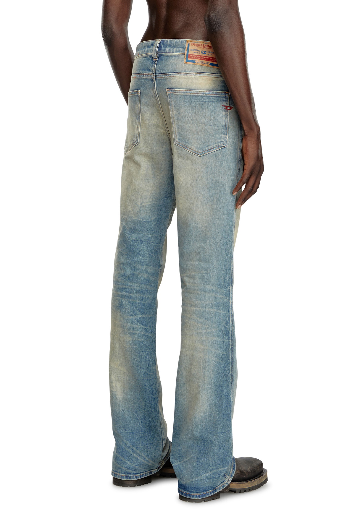 パンツ DIESEL bootcut jeans 1998 d-buck 09 Diesel® 1998 D-BUCK | Men's Regular Waist Bootcut Jeans