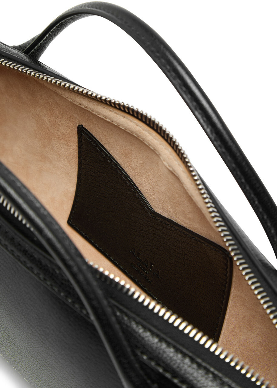 Alaïa Le Teckel Grained Leather Clutch - Black - One Size