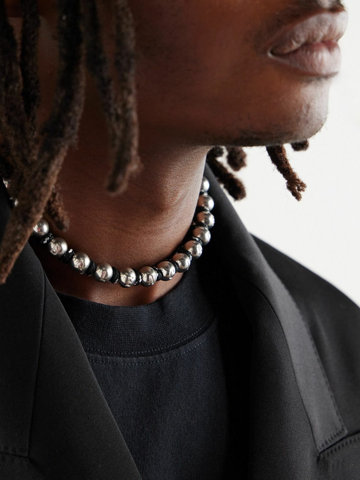 【BALENCIAGA】シルバー＆ブラック Malibu Ball チョーカー BALENCIAGA Malibu Recycled Silver-Tone and Cord Choker for
