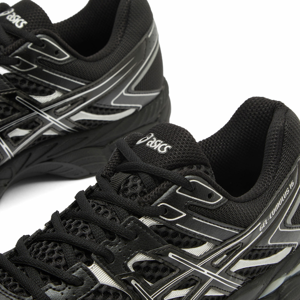 Asics Gel-Cumulus 16 Sneakers in Black/Black