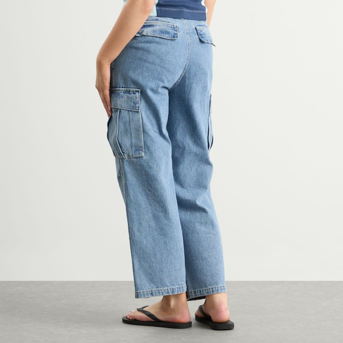 SUNDAYFRUITMARKET Women's Sun Denim Cargo Pants in Blue