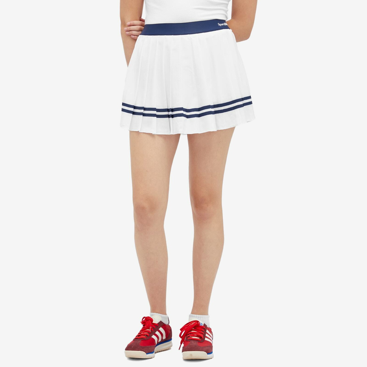 Sporty & Rich Women's Serif Logo Pleated Skirt in White/Navy Navy