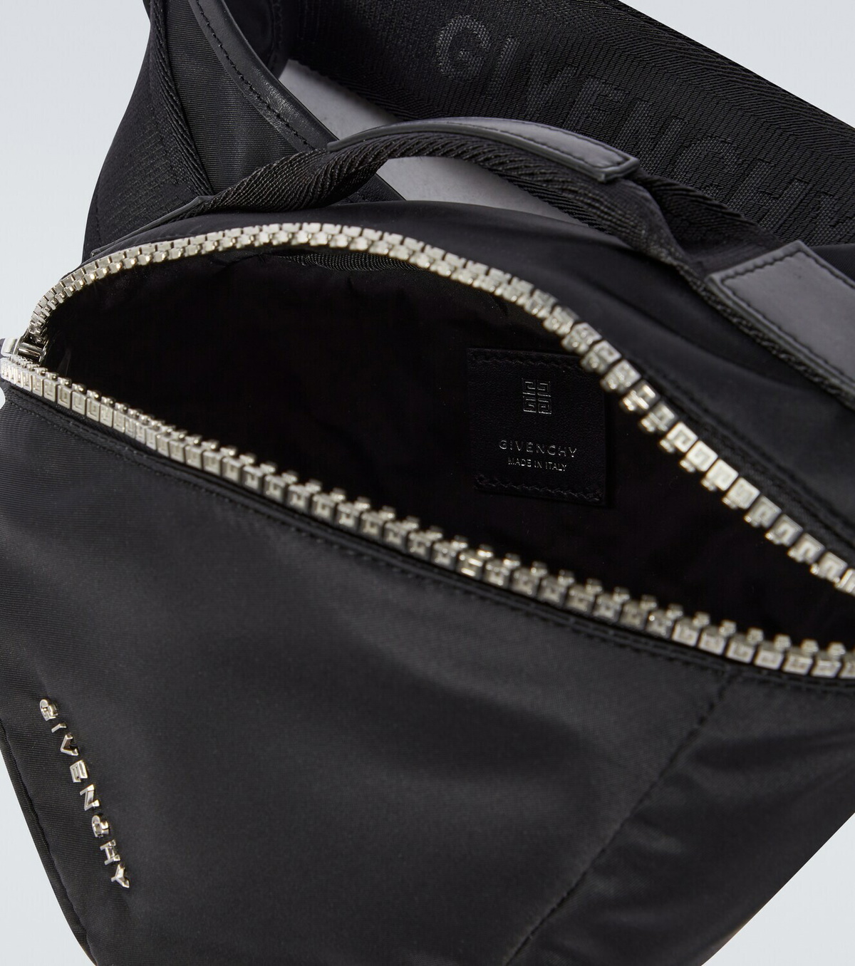 GIVENCHY ストラクチャトヘルトミニトレス BW20S510EG 001 Givenchy - G-Zip Triangle Medium crossbody bag Givenchy