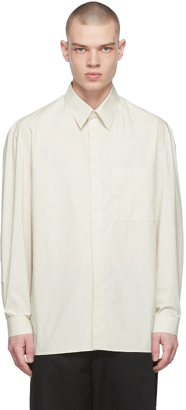 Photo: AMOMENTO Off-White Square Pocket Oversized Shirt