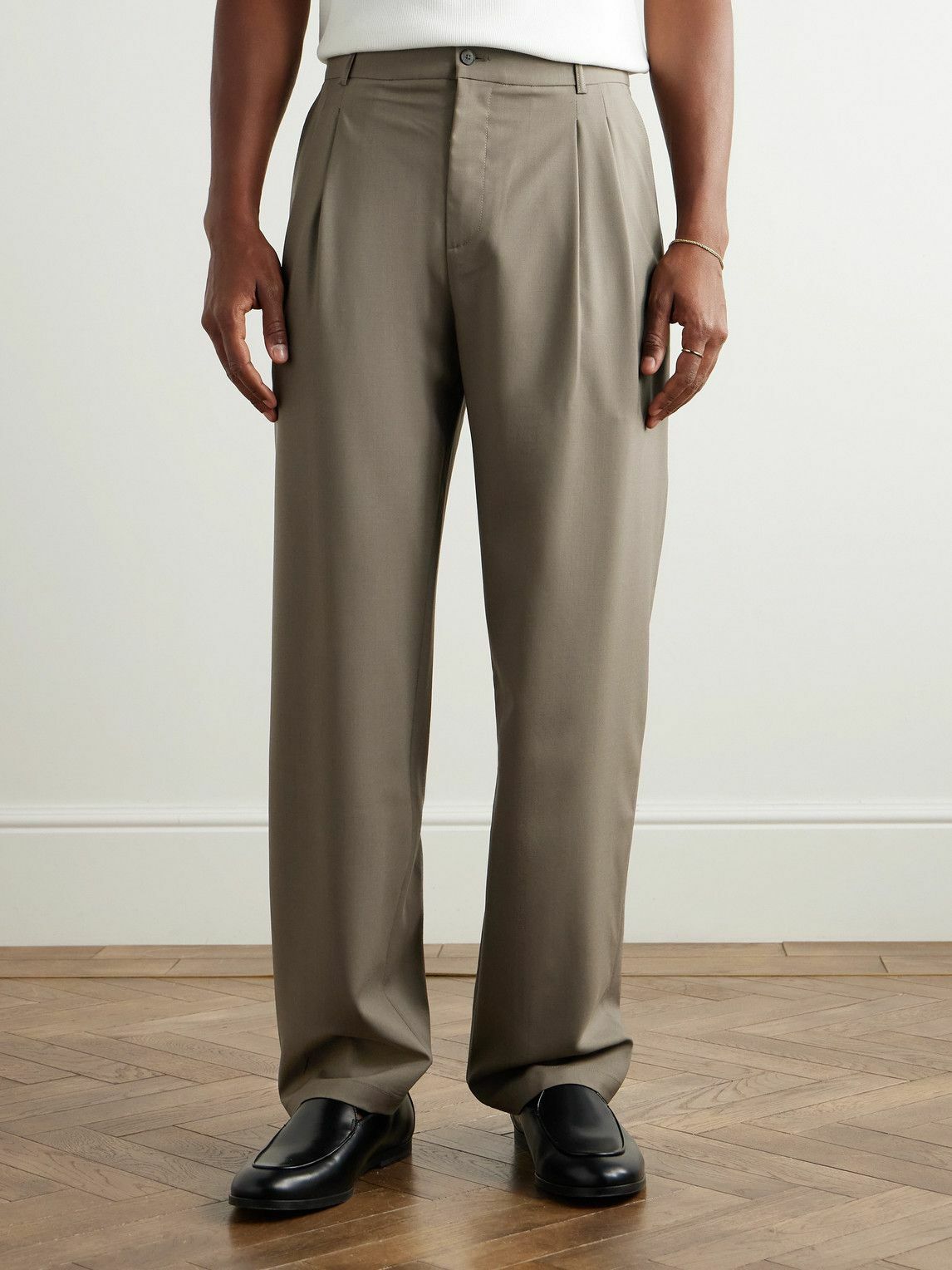 De Bonne Facture - Straight-Leg Pleated Linen Trousers - Green