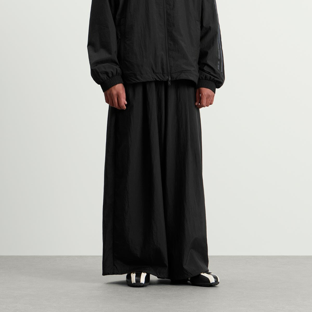 Y-3 Men's Gradient Stripes Wide Leg Trousers in Black