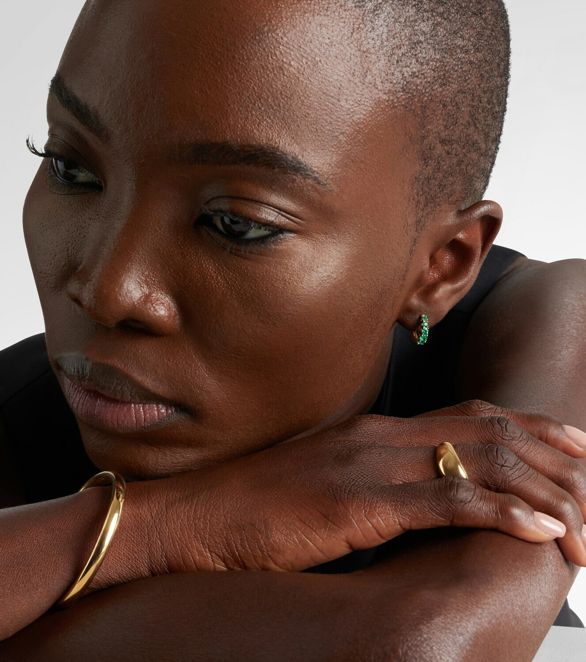 Anita Ko Graduated 18kt gold huggie earrings with emeralds