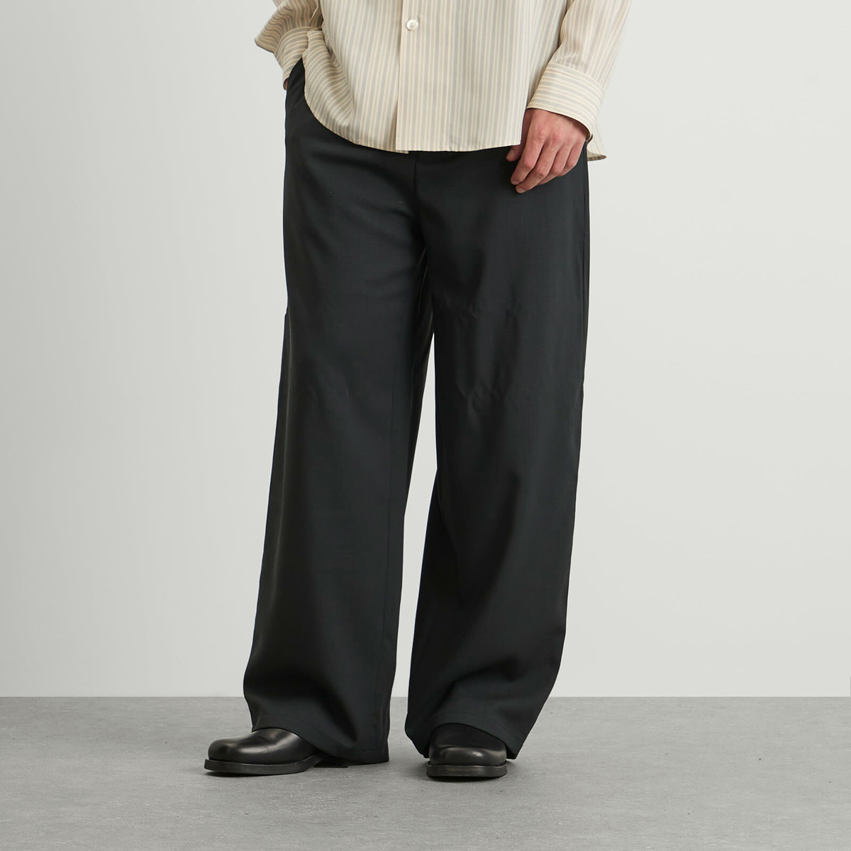AMI Paris Men's Light Wool Twill Elastic Pants in Anthracite
