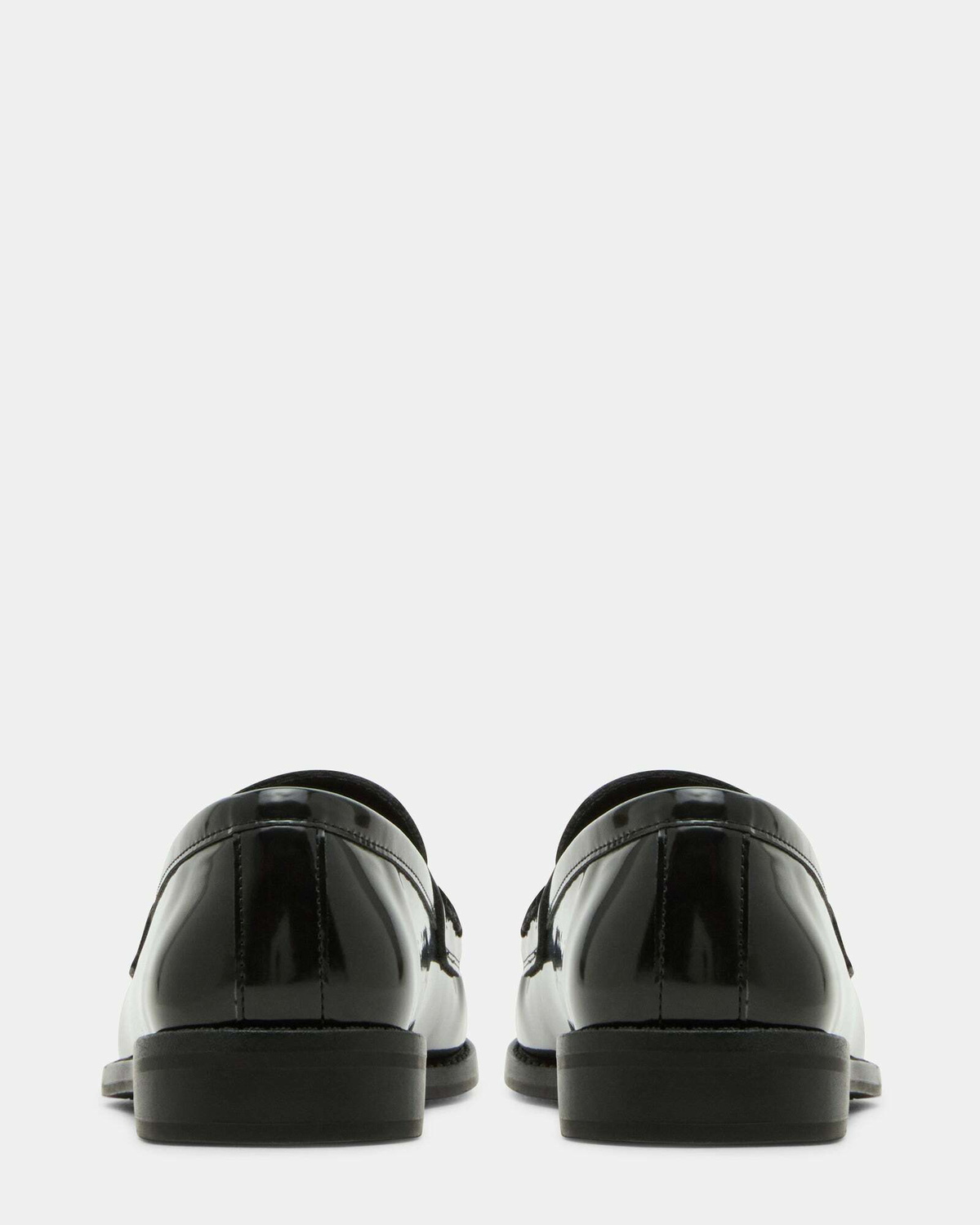 Steve Madden Prep Flats in Black