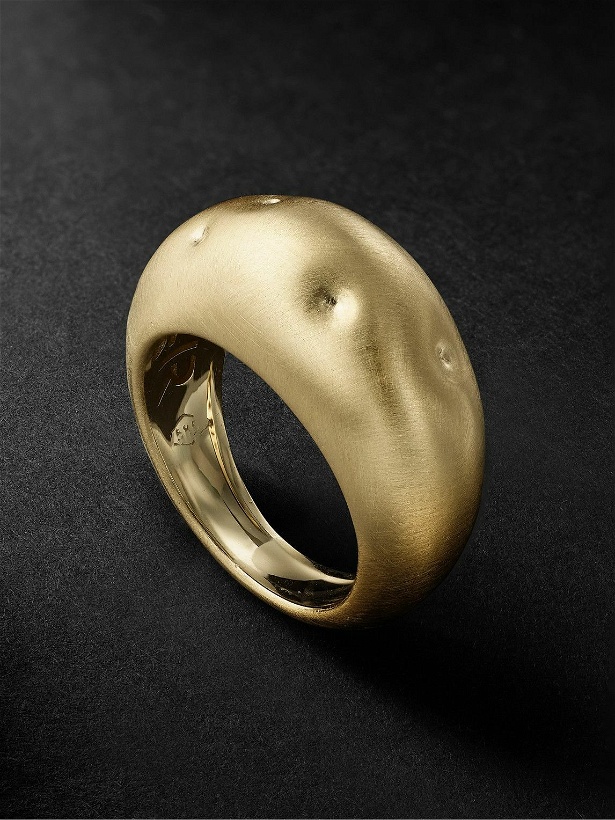 Photo: Lauren Rubinski - Gold Ring - Gold