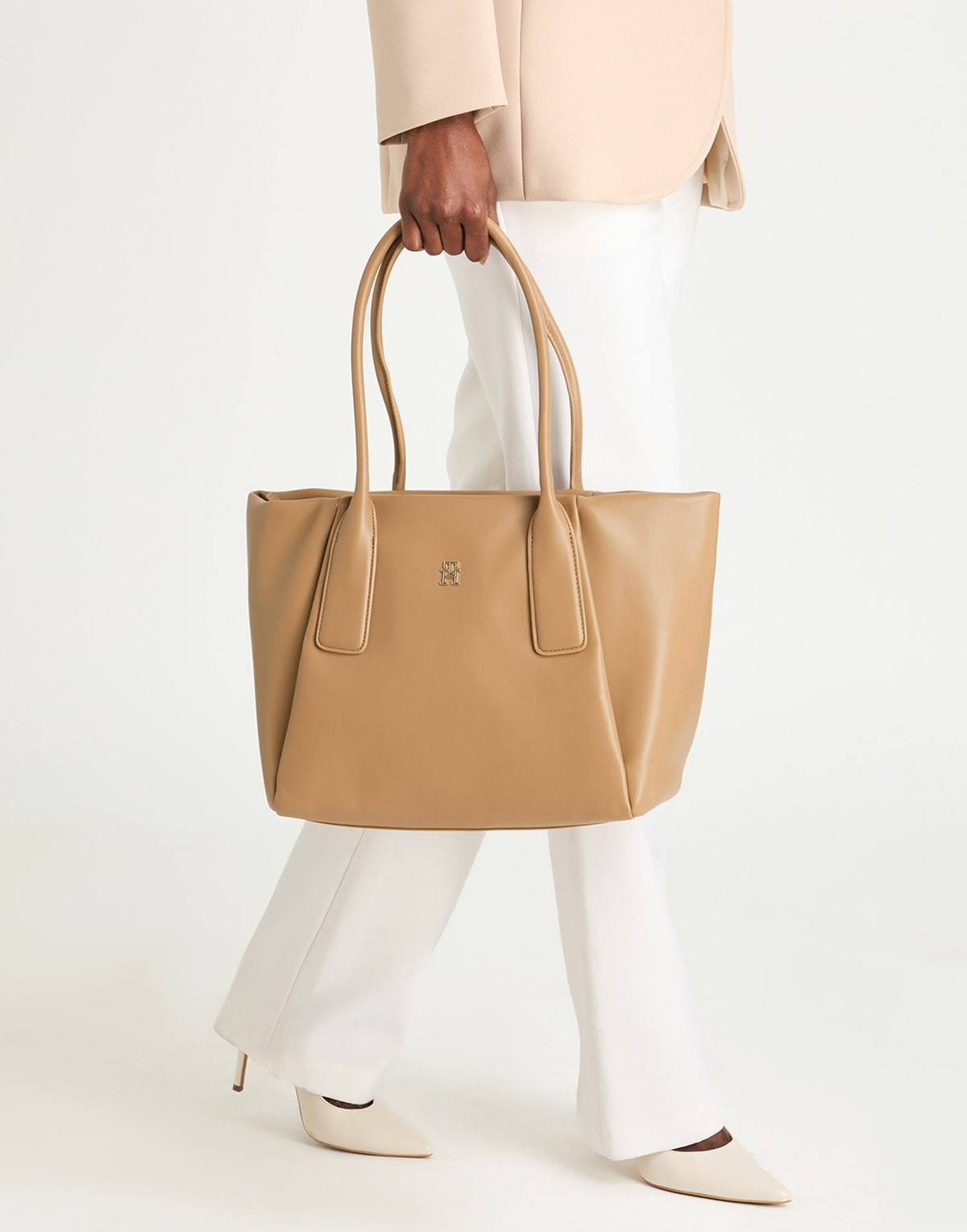 Tommy Hilfiger Womens Handbag Camel