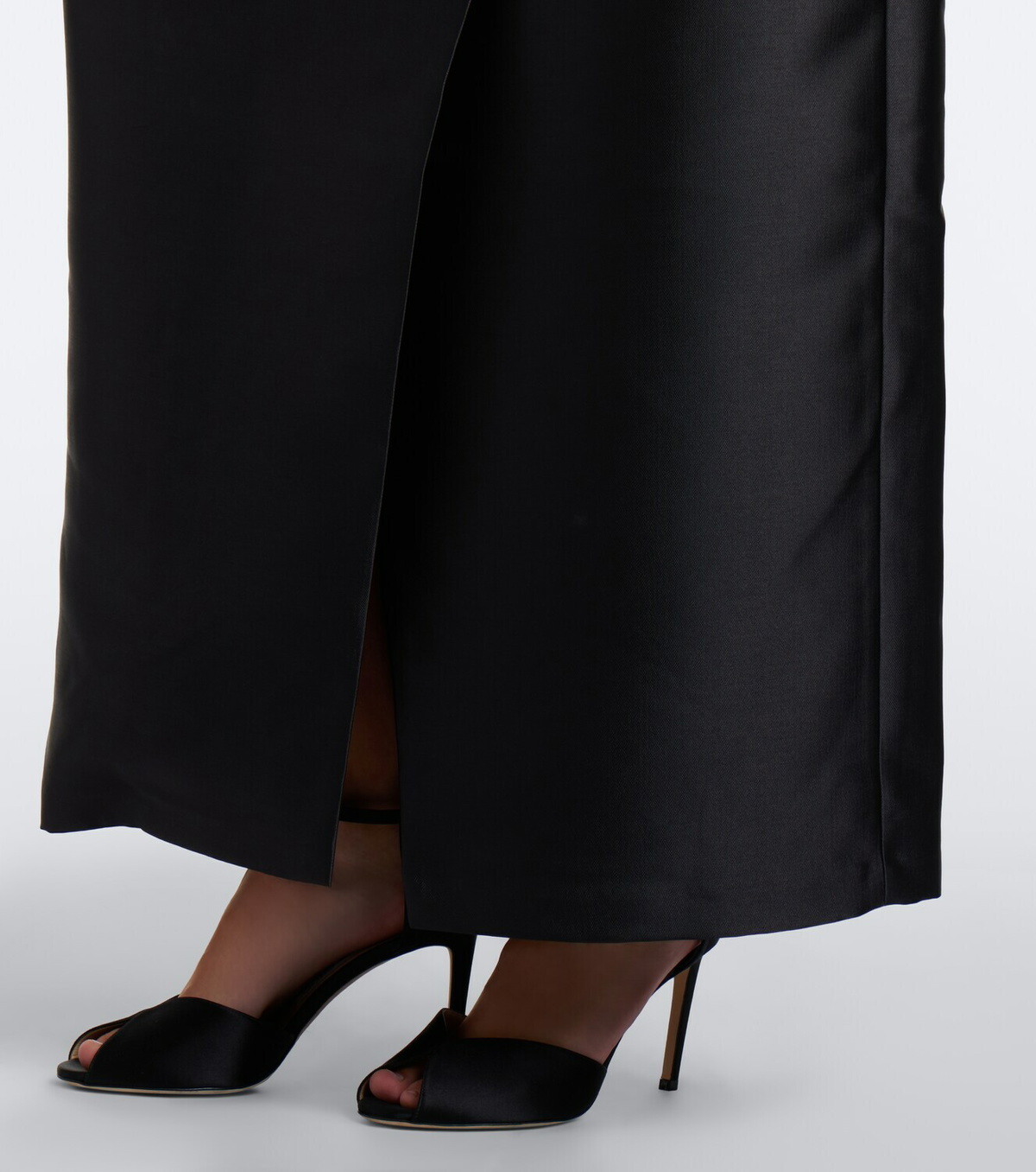 Simkhai Coralyne bow-detail knitted satin gown