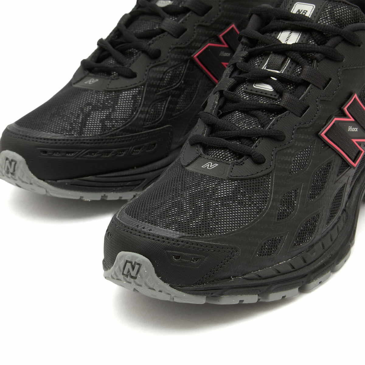 New Balance 1906W Sneaker in Black