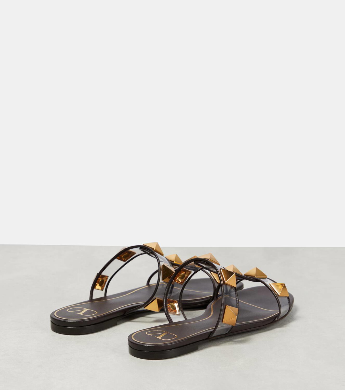VALENTINO GARAVANI Roman Stud ラバー スライドサンダル Flat Roman Stud Calfskin Slide Sandal for Woman in Black