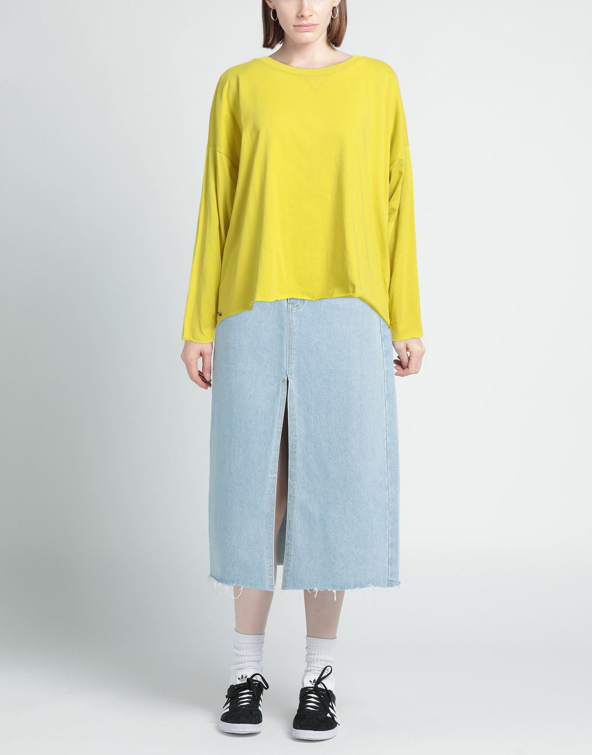 Manila Grace Womens T-shirt in Yellow