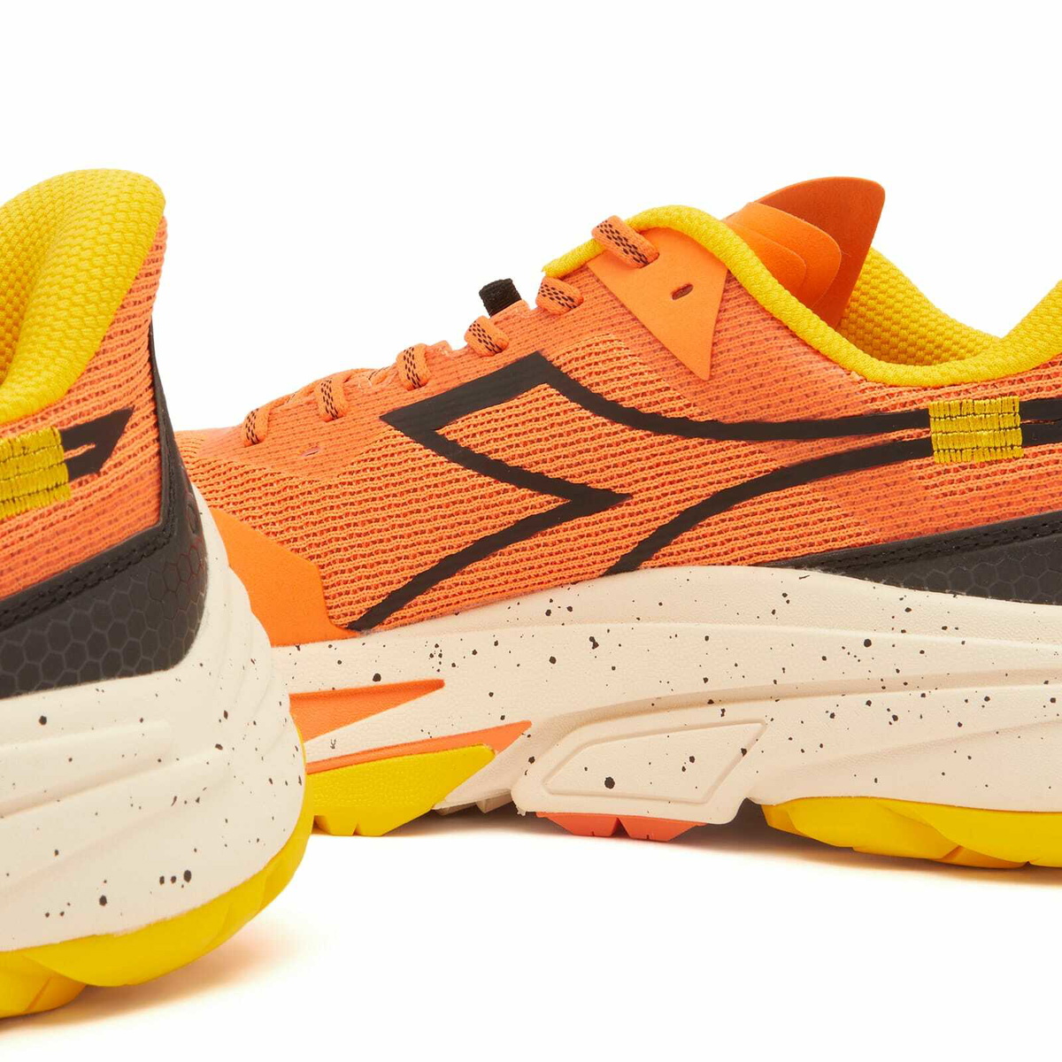 Diadora Sestriere-Xt 2 Sneaker in Nectarine/Black