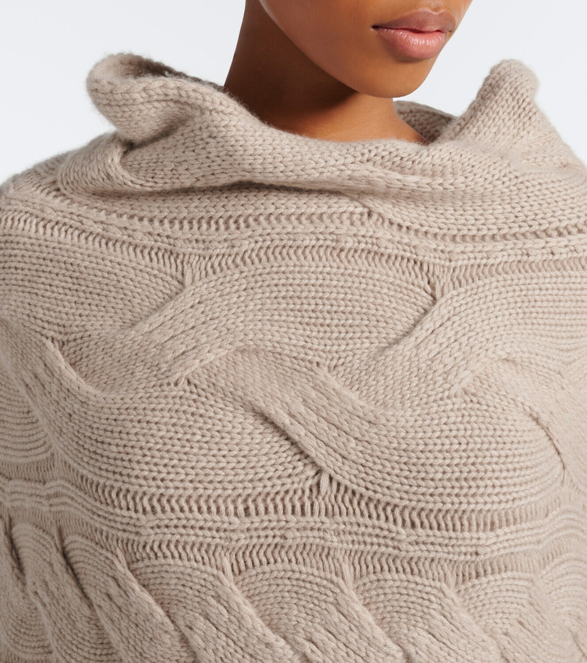 Lisa Yang Cable-knit cashmere poncho