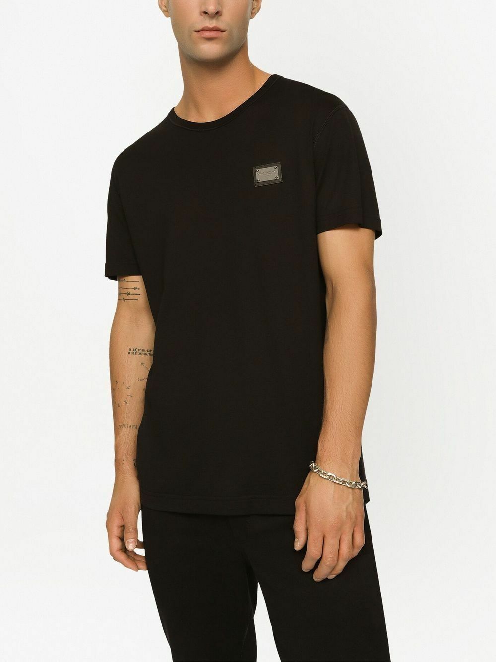 Tシャツ・カットソー DOLCE&GABBANA BLACK T-SHIRT WITH LOGO PLAQUE Dolce & Gabbana logo-plaque t-shirt | Black | FARFETCH