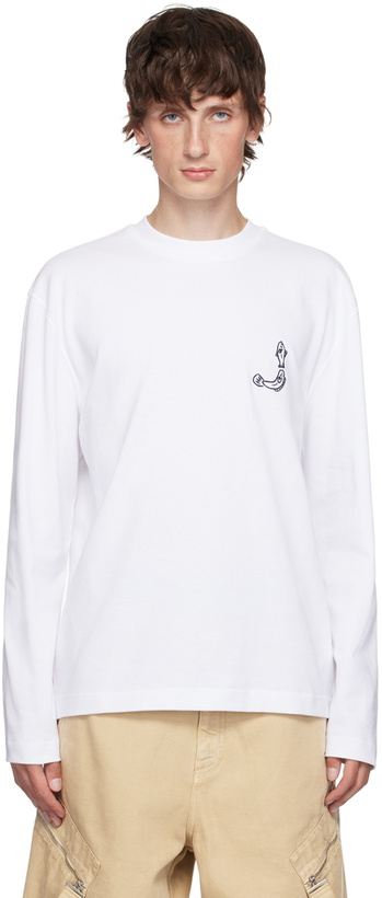 Photo: JACQUEMUS White La Casa 'Le t-shirt Merù manches longues' Long Sleeve T-Shirt