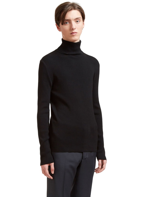 Photo: Aiezen Wool-Blend Fine-Knit Turtleneck Sweater