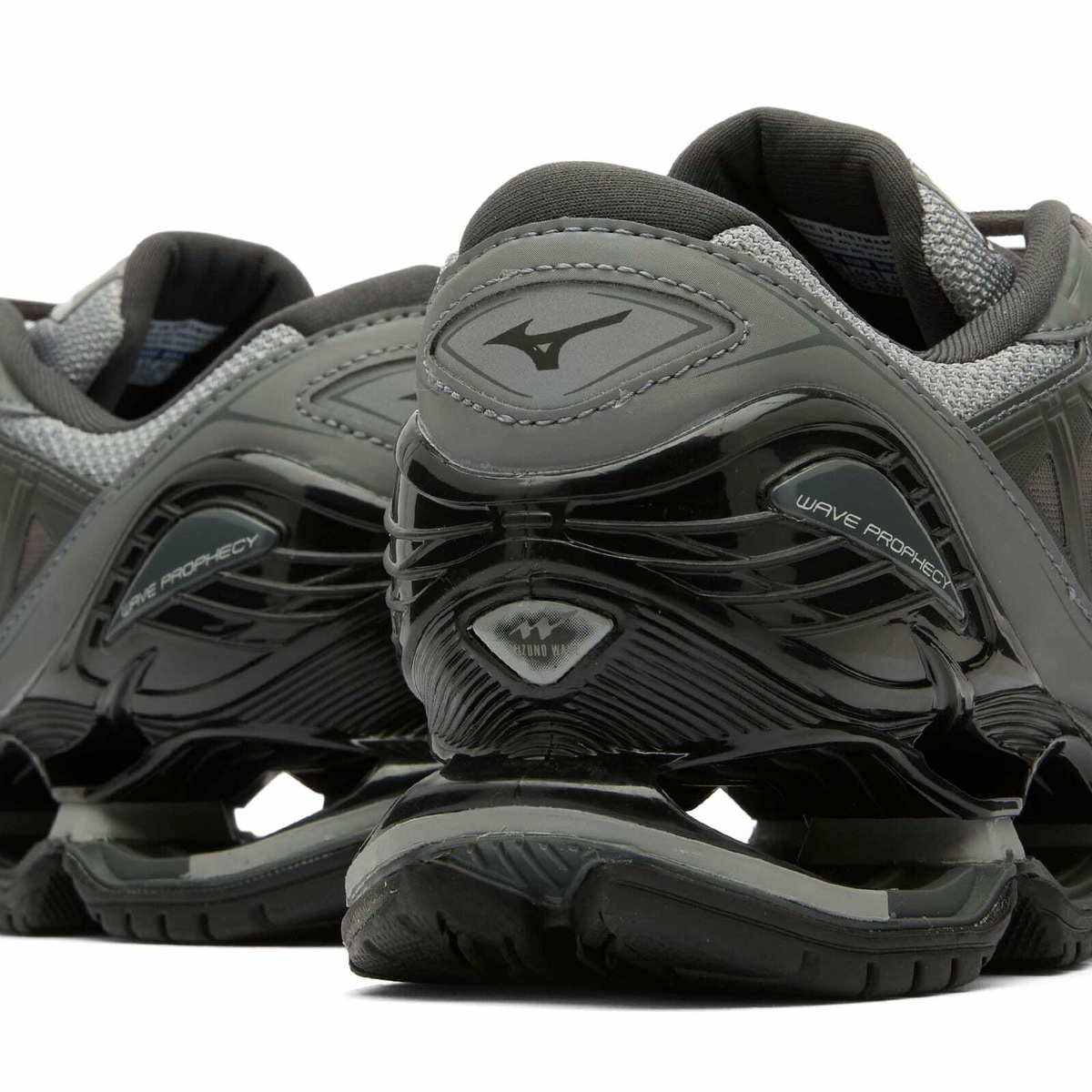 Mizuno WAVE PROPHECY LS Sneaker in Ultimate Gray/Quiet Shade/Black