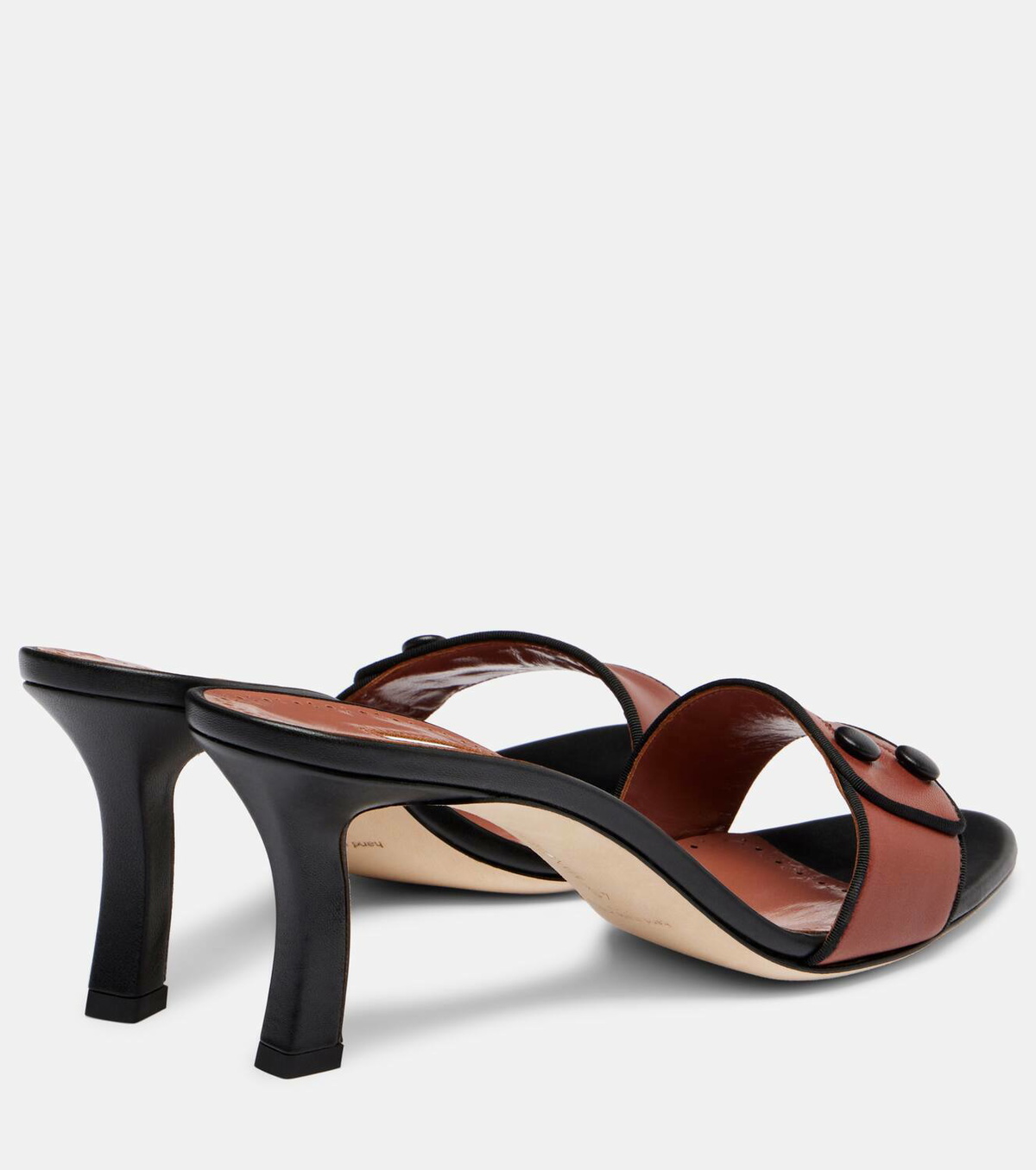 上品な足もとに【Manolo Blahnik】『Muluka 70』leather mule Muluka 70 leather mules in brown - Manolo Blahnik | Mytheresa