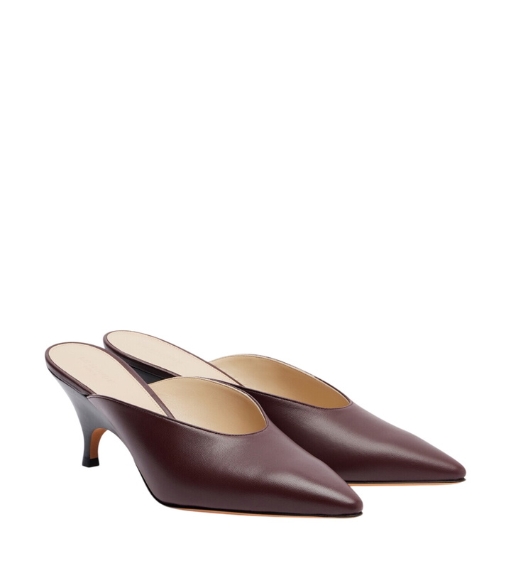 Photo: Le Monde Béryl Petra leather mules