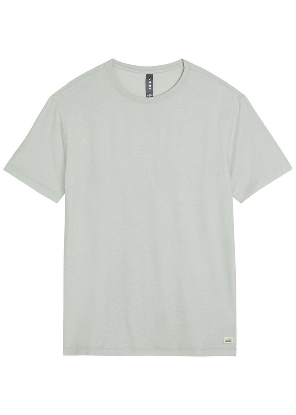 Photo: Vuori Strato Tech Stretch-jersey T-shirt Plum