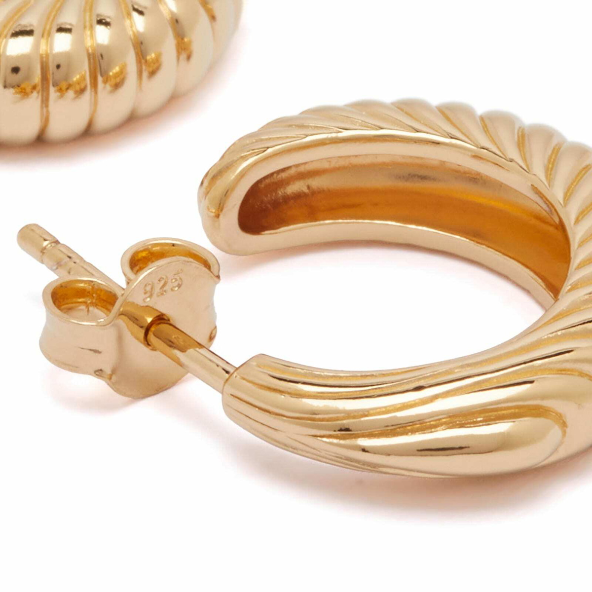 【MISSOMA】18KYGヴェルメイユ Wavy Ridge Small ピアス Missoma Women's Wavy Ridge Small Hoops in Gold Missoma