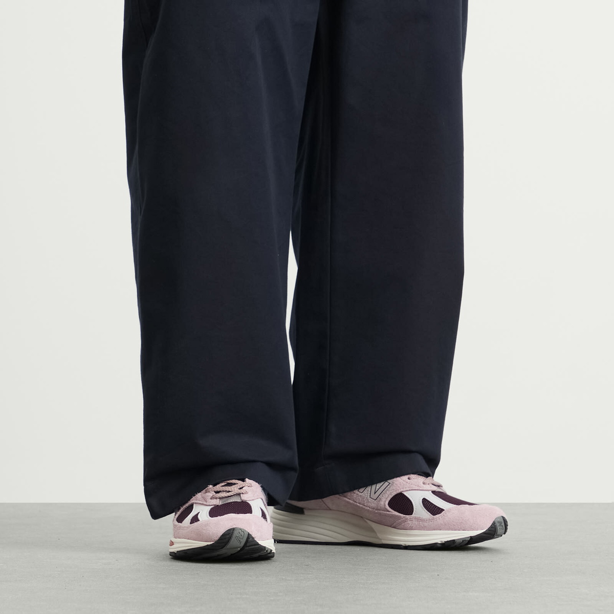 New Balance 991v2 Sneaker in Pink