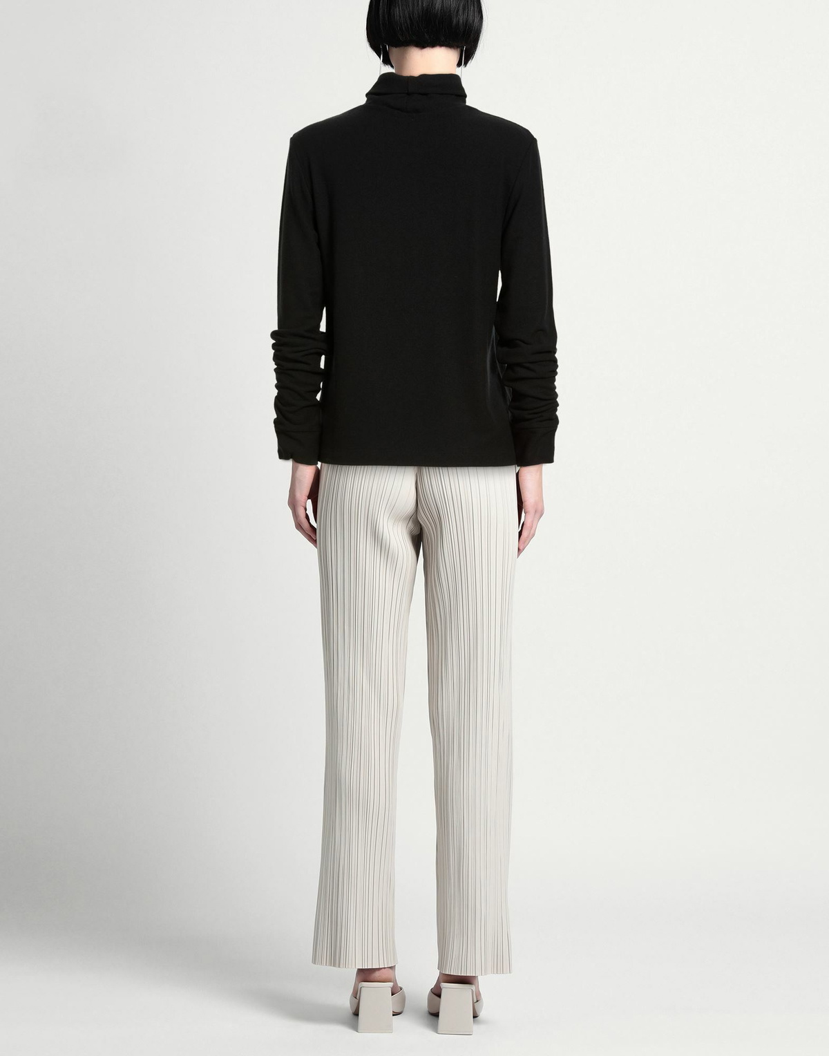 Donni. Womens Turtleneck in Black