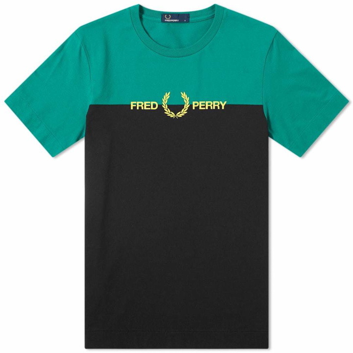Photo: Fred Perry Authentic Split Logo Tee